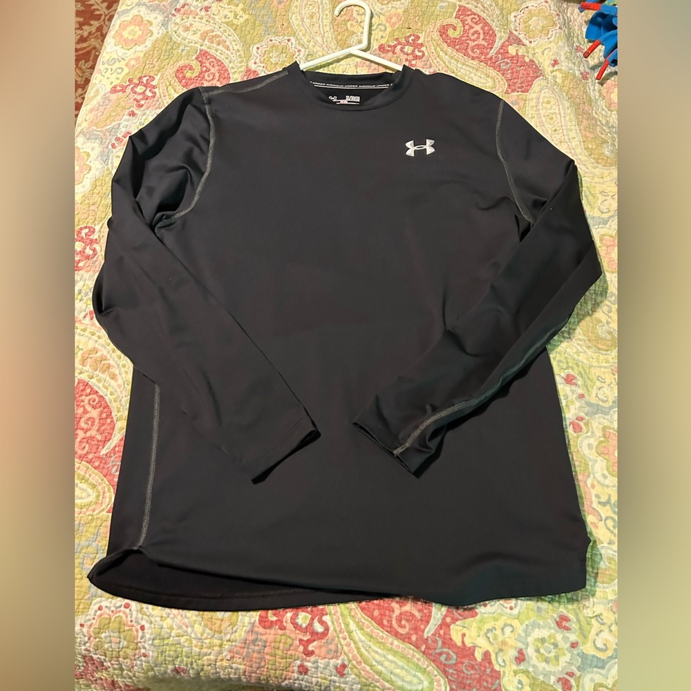 Men’s XL under armor cold wear shirt